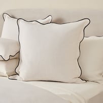 Hallie Scallop Coconut & Black Pillowcases
