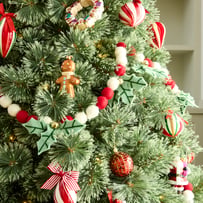 Christmas Village Holly Green, Red & White Felt Garland