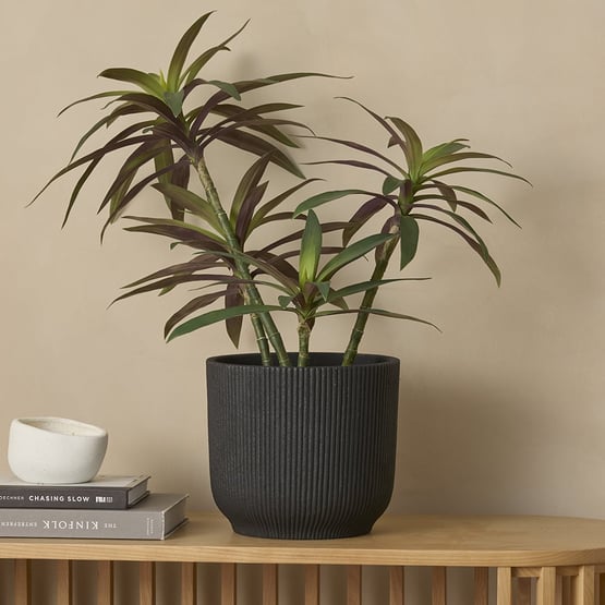 Henri Matte Black Rib Pot