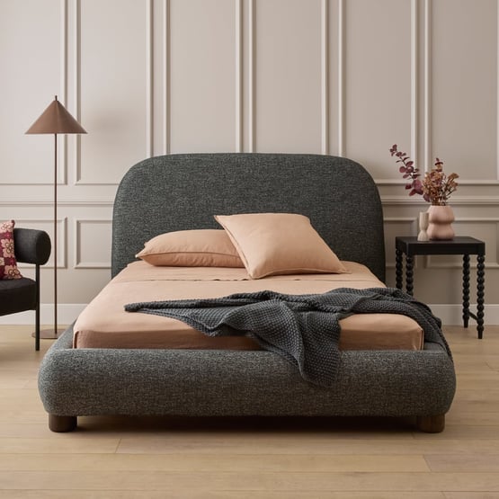 Zeus Black Full Bed