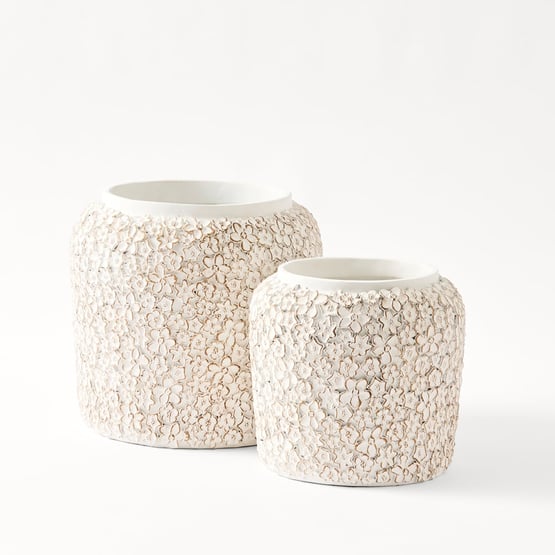Daisy White Pot