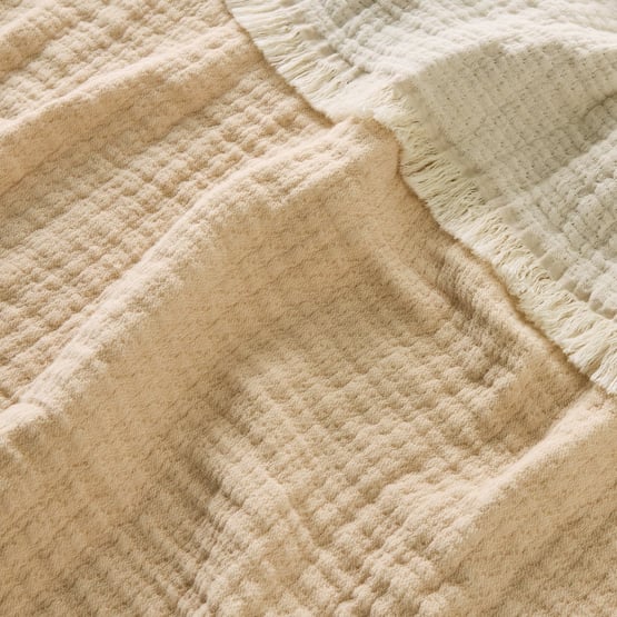 European Collection Cappuccino & White Elio Throw