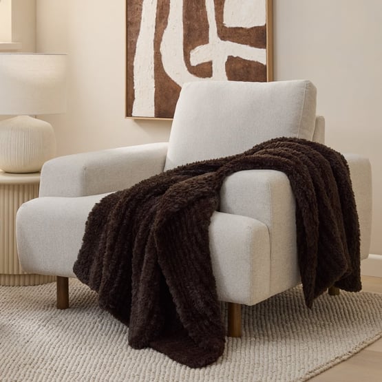 Munich Feather Yarn Chocolate Throw