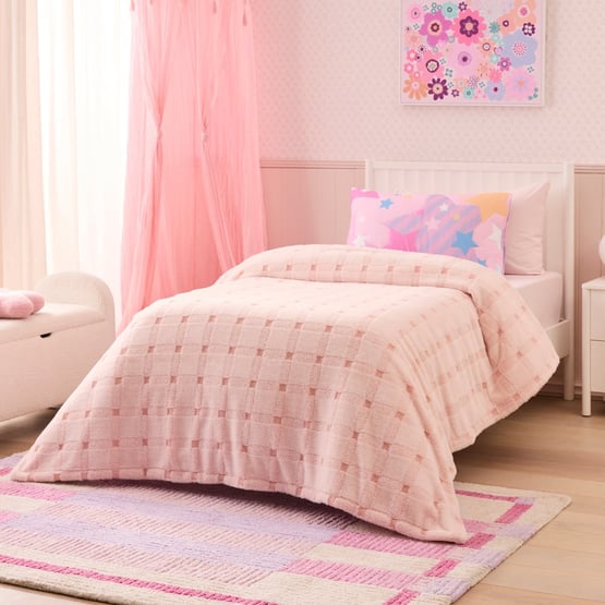 Estonia Pink Check Blanket