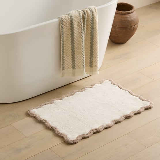 Scallop Natural & Almond Edge Bath Mat