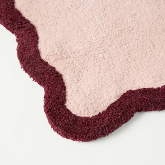 Scallop Pearl Pink & Cabernet Edge Bath Mat 