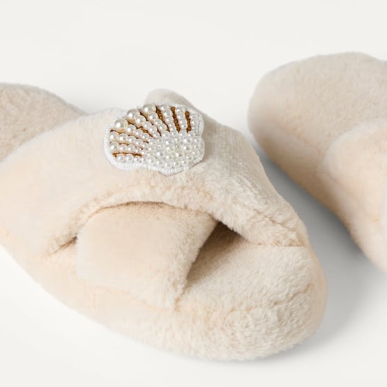 Beaded Shell Crossover Ivory Fur Slipper