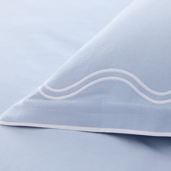 Hailey Wave Coast & White Pillowcases 