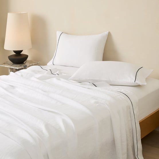 Vintage Washed Linen White & Onyx Flat Piped Sheet Separates