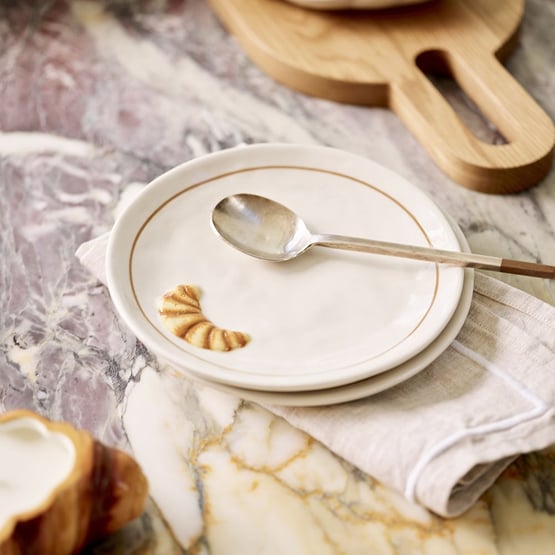 Le Croissant Caramel Round Plate