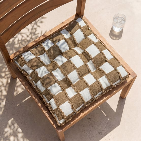 Check White & Tan Tufted Woven Chair Pad 