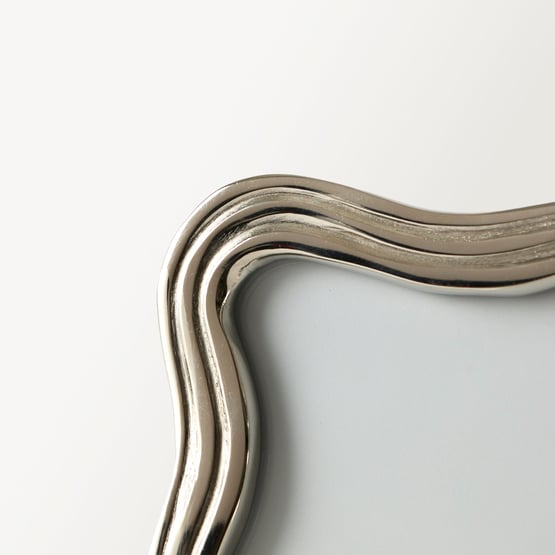 Wavy Frame Silver