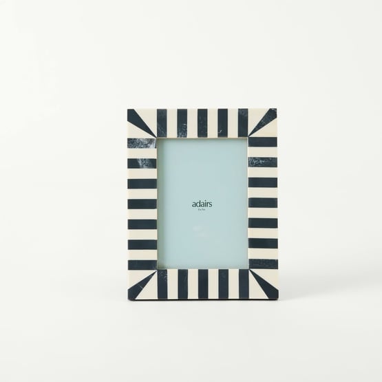 Arcadia Black & White Portrait Frame
