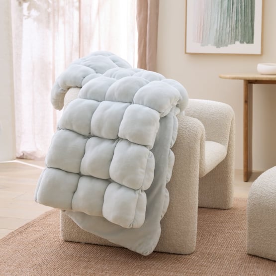 Marshmallow Clear Water Throw