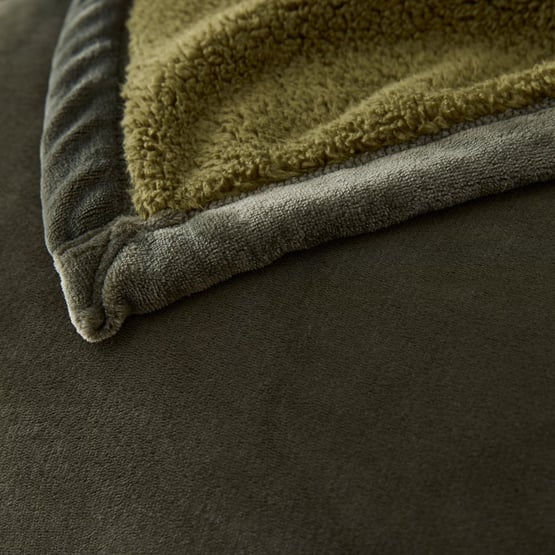 Ivy Sherpa Blanket