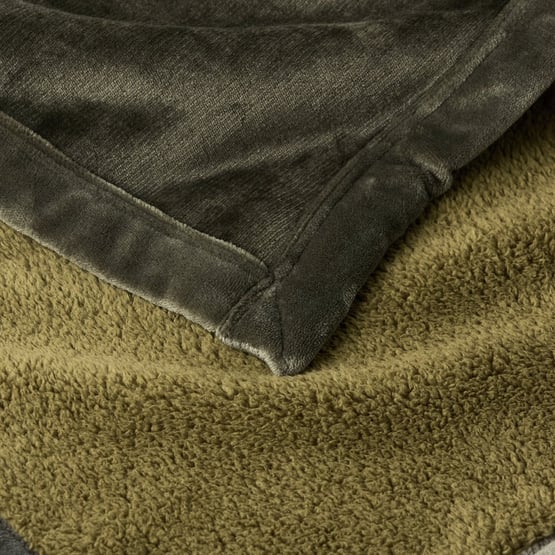Ivy Sherpa Throw