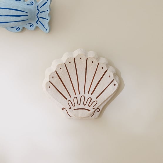 Shell Pristine Cotton Mache Wall Décor