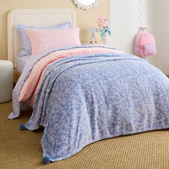 Novelty Blue Be A Daisy Ultra Soft Blanket