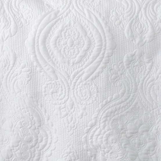 Cordelia White Bedspread Set + Accessories