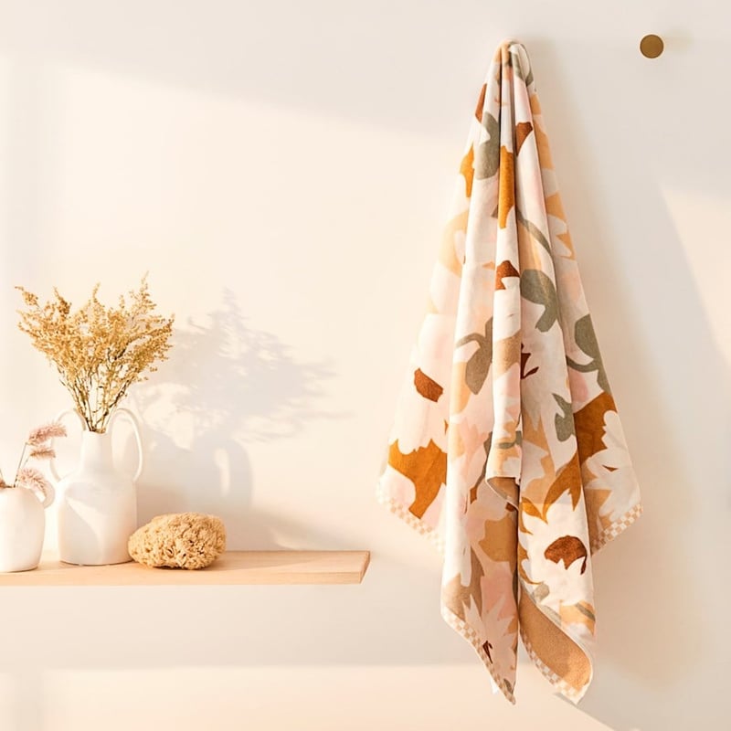 Kimmy Hogan Paper Daisies Whisper Pink Towel Range
