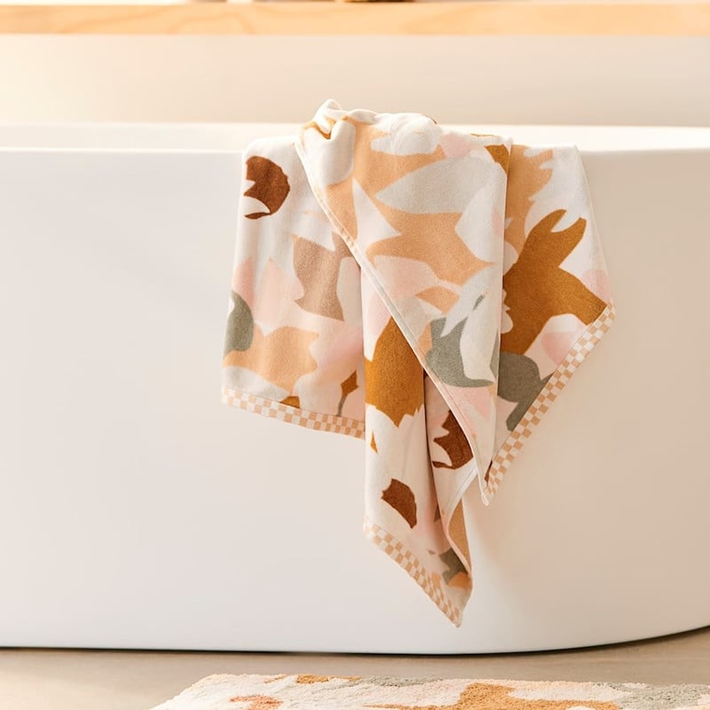 Kimmy Hogan Paper Daisies Whisper Pink Towel Range