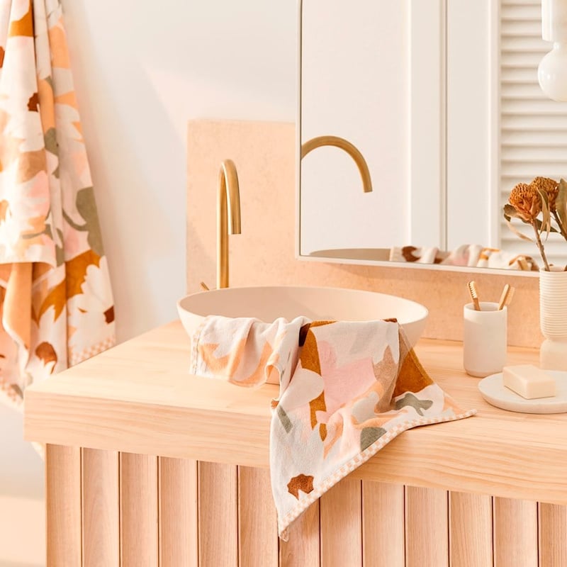 Kimmy Hogan Paper Daisies Whisper Pink Towel Range
