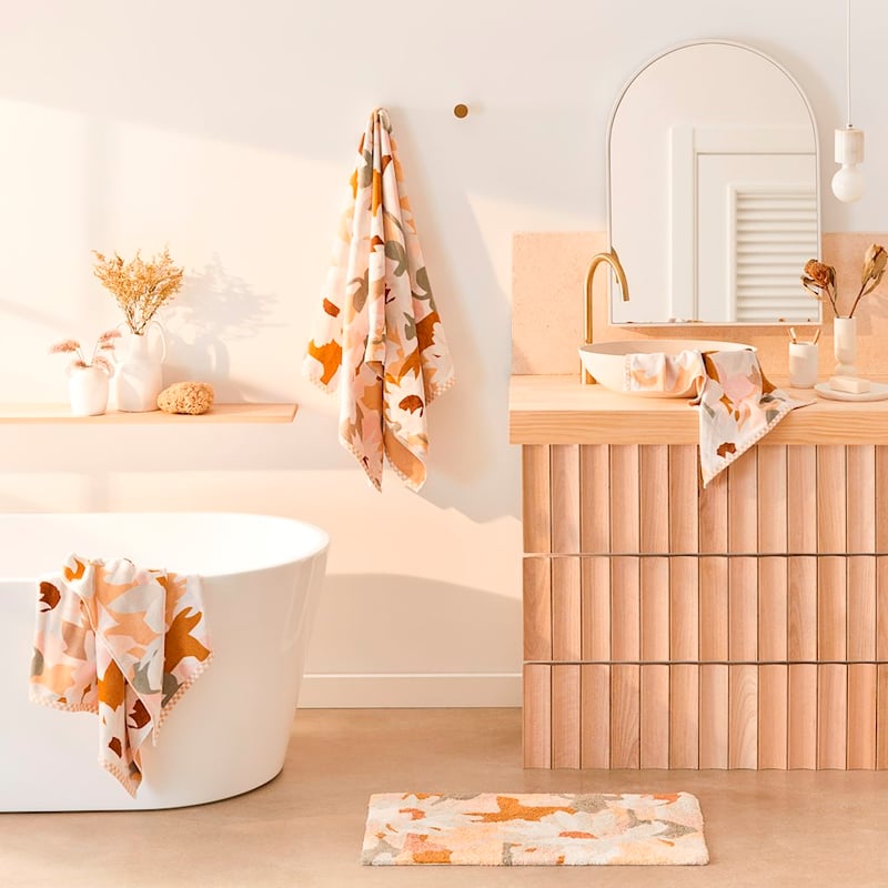 Kimmy Hogan Paper Daisies Whisper Pink Towel Range