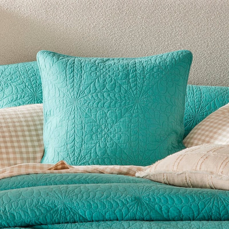 Daisy Turquoise Quilted Pillowcases