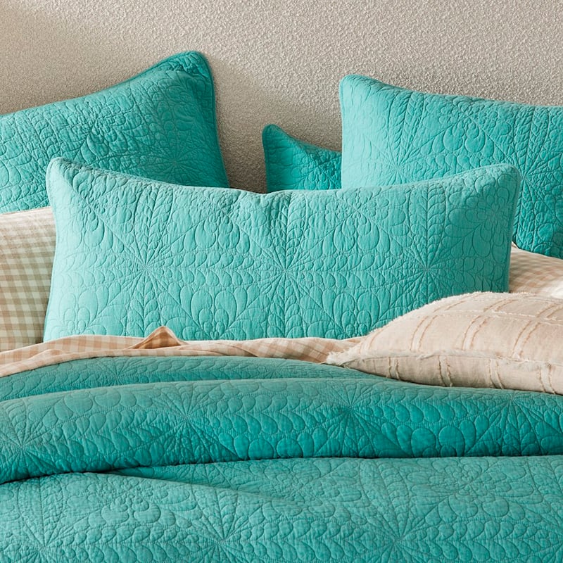 Daisy Turquoise Quilted Pillowcases