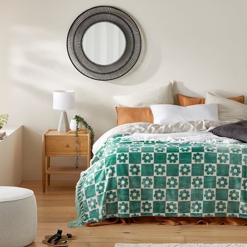 Supersoft Daisy Check Blanket