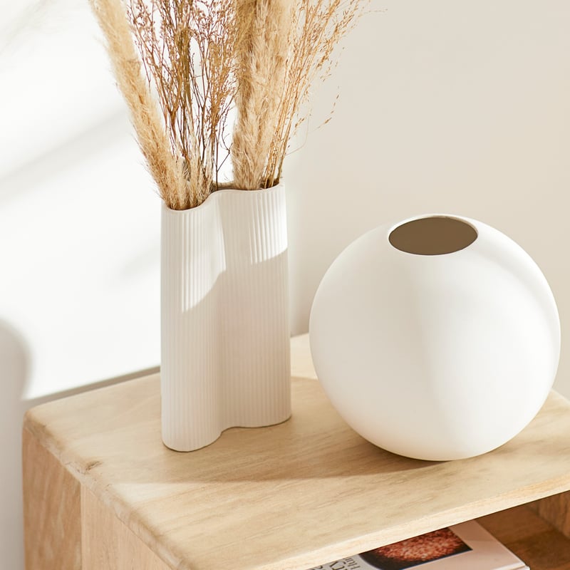 Giglio White Sphere Vase
