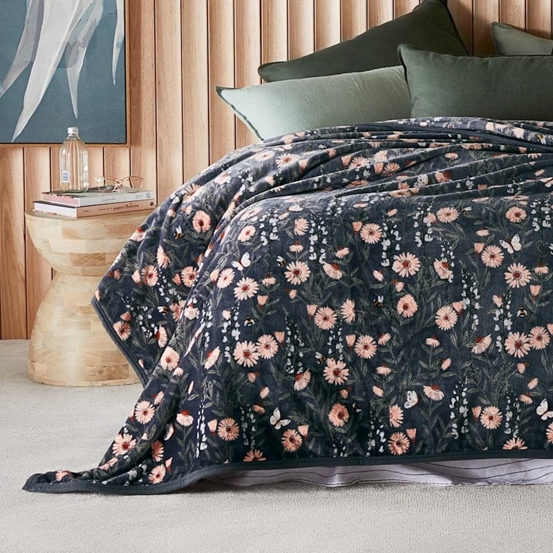 Ultrasoft Field of Daisies Blanket