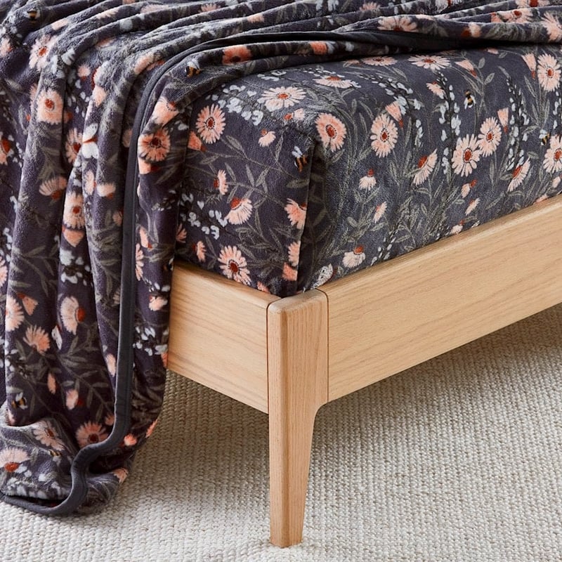 Ultrasoft Field of Daisies Blanket