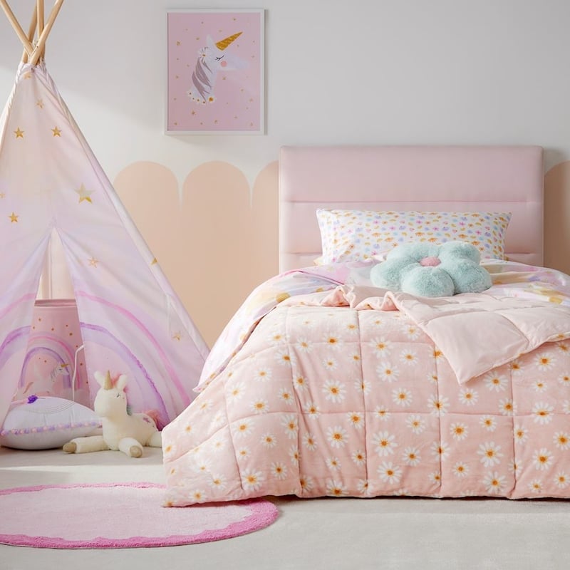 Super Cuddly Pink Daisy Chain Blanket
