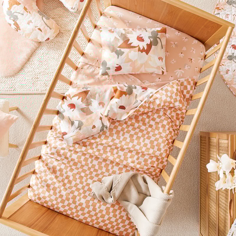 Kimmy Hogan Whisper Pink Paper Daisies Cot Quilt Cover