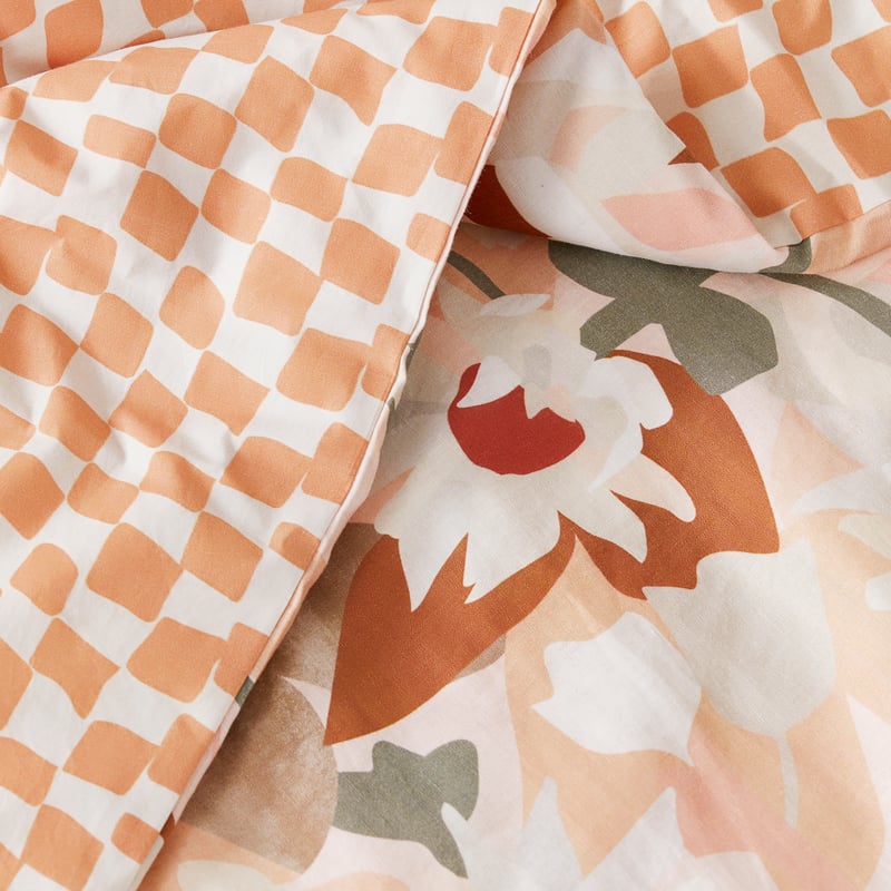 Kimmy Hogan Whisper Pink Paper Daisies Cot Quilt Cover