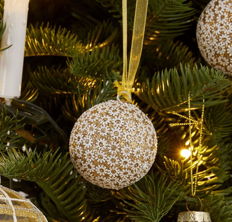 Luxe Daisy Champagne Bauble