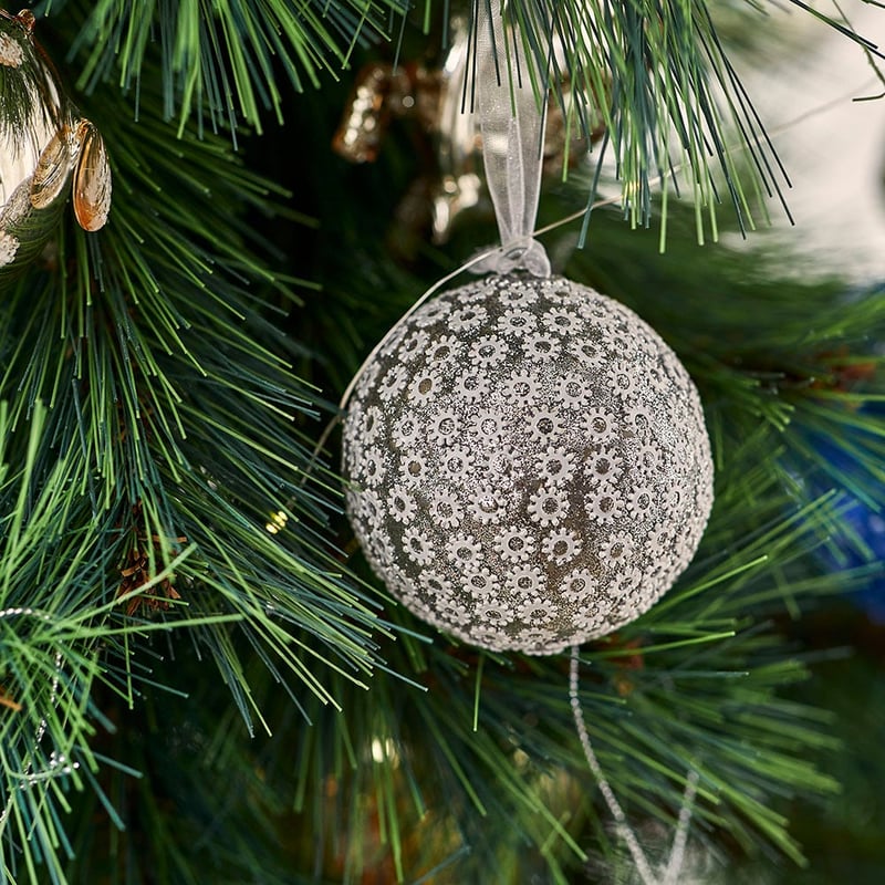 Luxe Daisy Silver Bauble