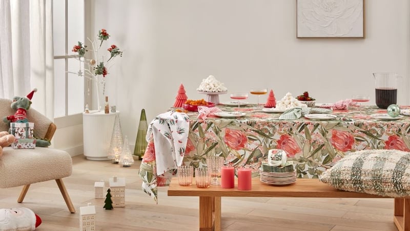 Festive Christmas Botanical Tablecloth