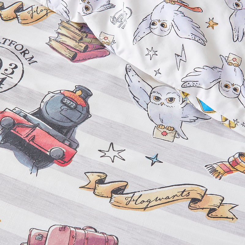 Warner Bros Harry Potter White Hogwarts Cot Quilt Cover Set 