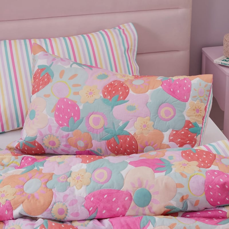 Strawberry Summer Lilac Quilted Quilt Cover Set