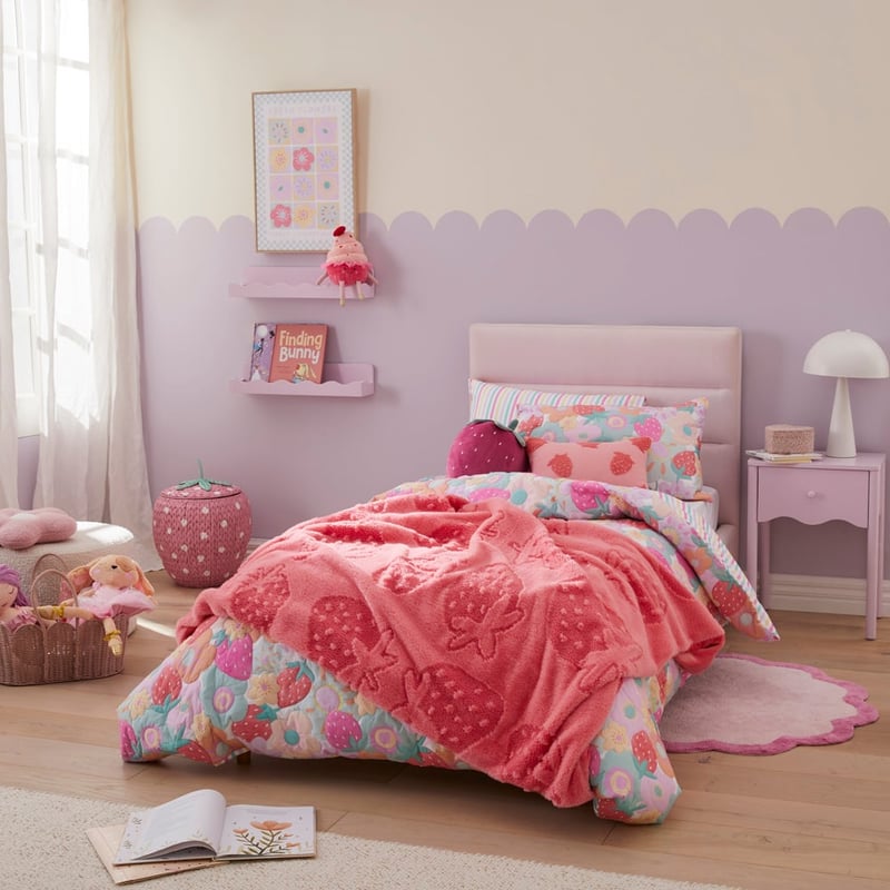 Estonia Summer Strawberry Berry Throw