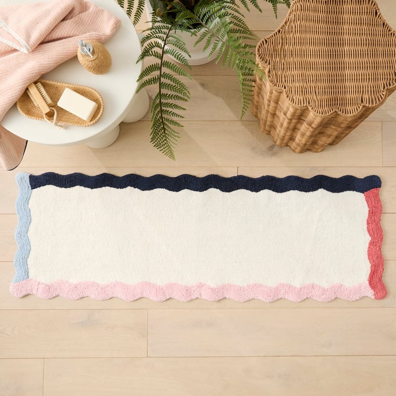 Scallop Frame Strawberry & Indigo Bath Runner