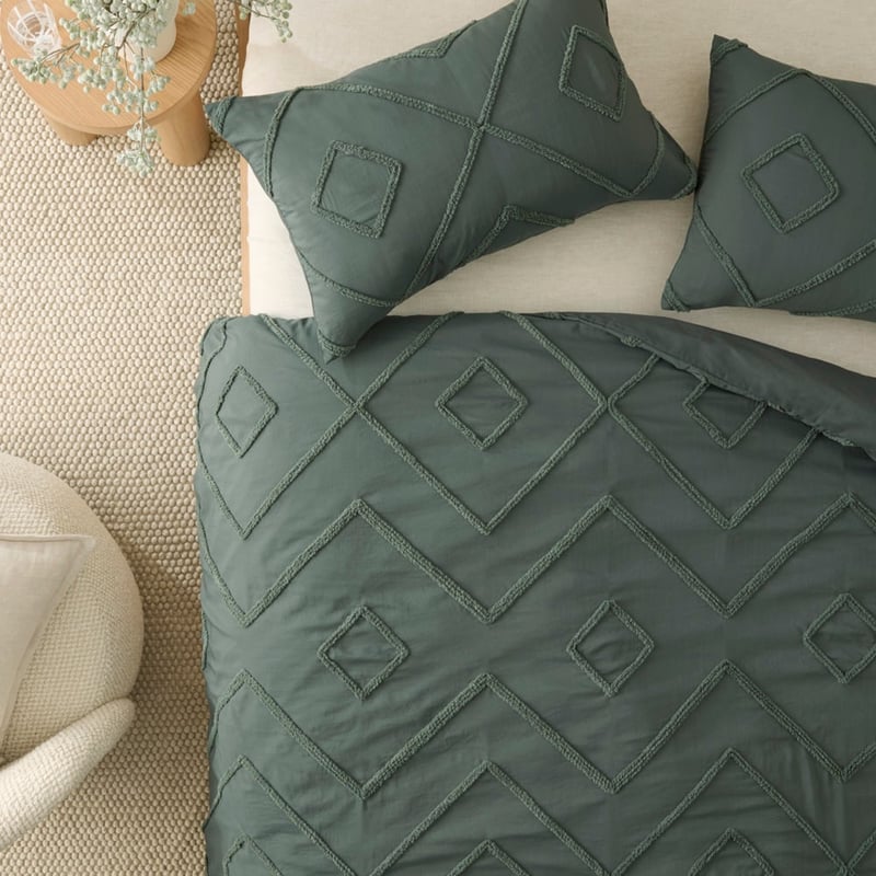 Jett Pine Tufted Quilt Cover Set