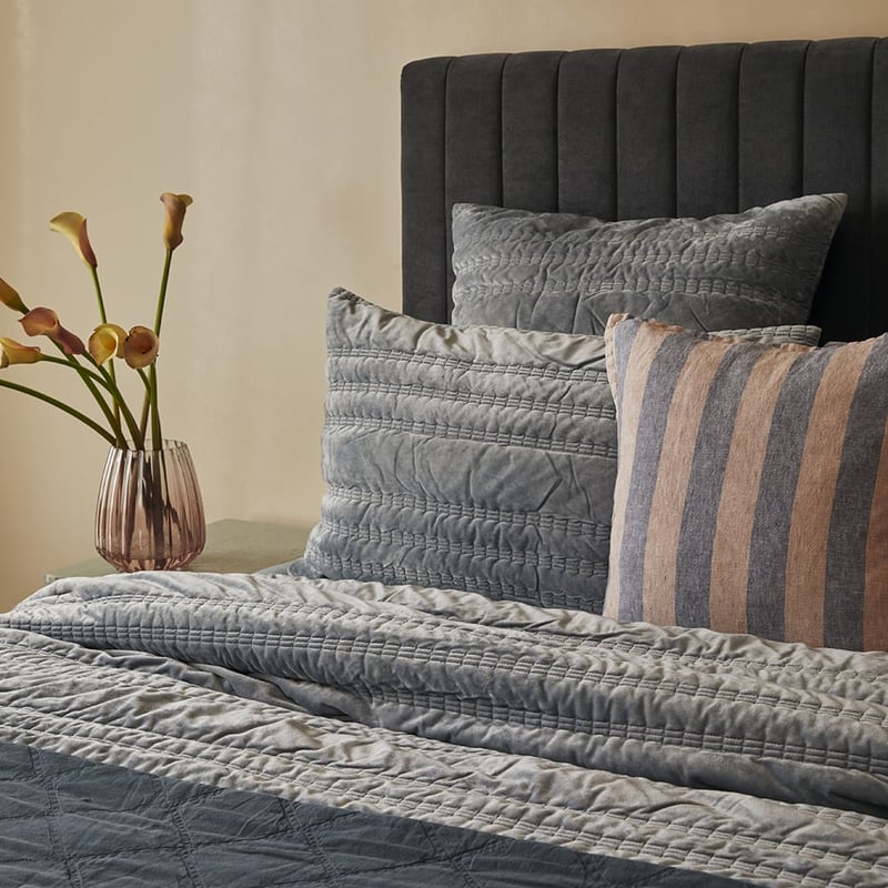 Lotus Gradient Pink Short Vase