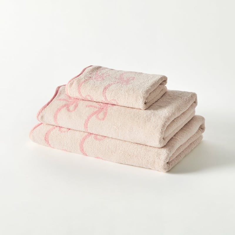 Bow Scallop Beach & Antique Pink Towel Range