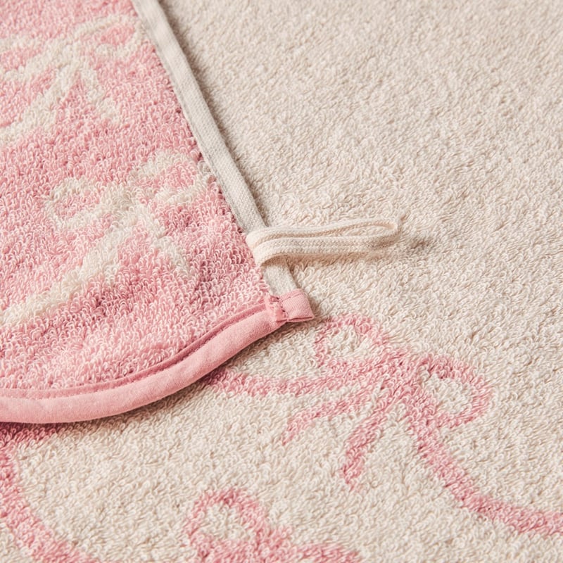 Bow Scallop Beach & Antique Pink Towel Range
