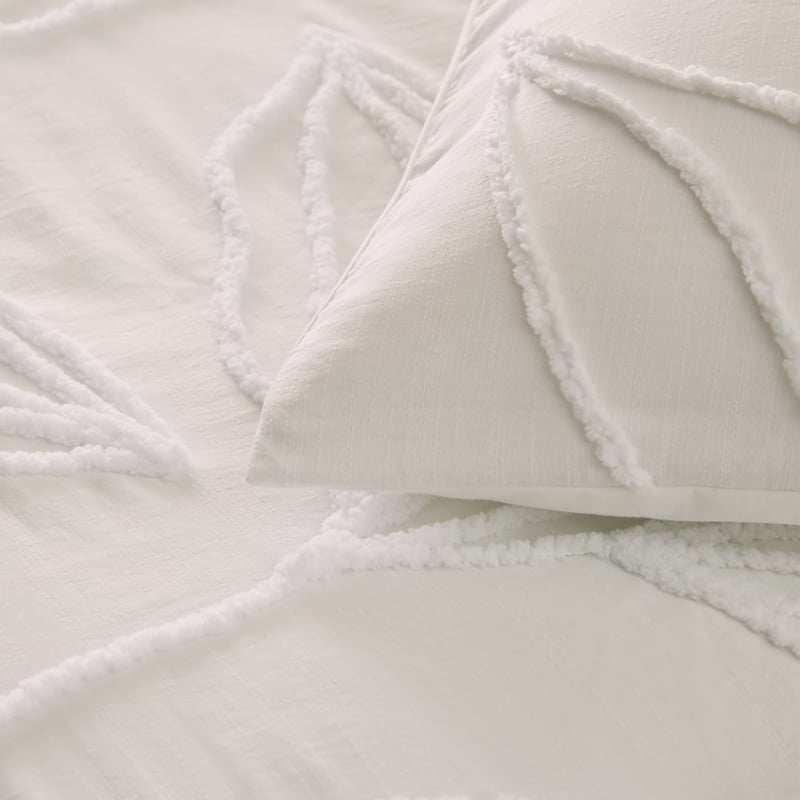 Leafy White Tufted Quilt Cover Set