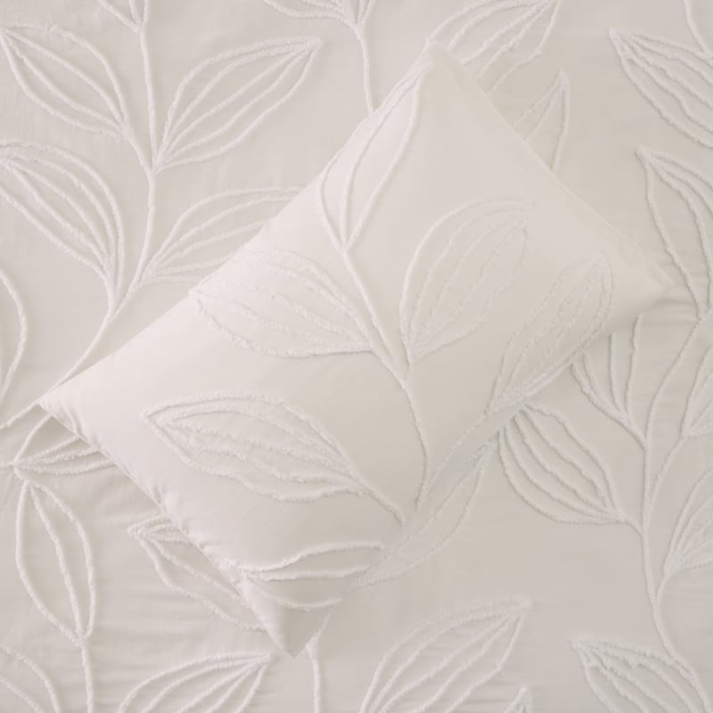 Leafy White Tufted Quilt Cover Set