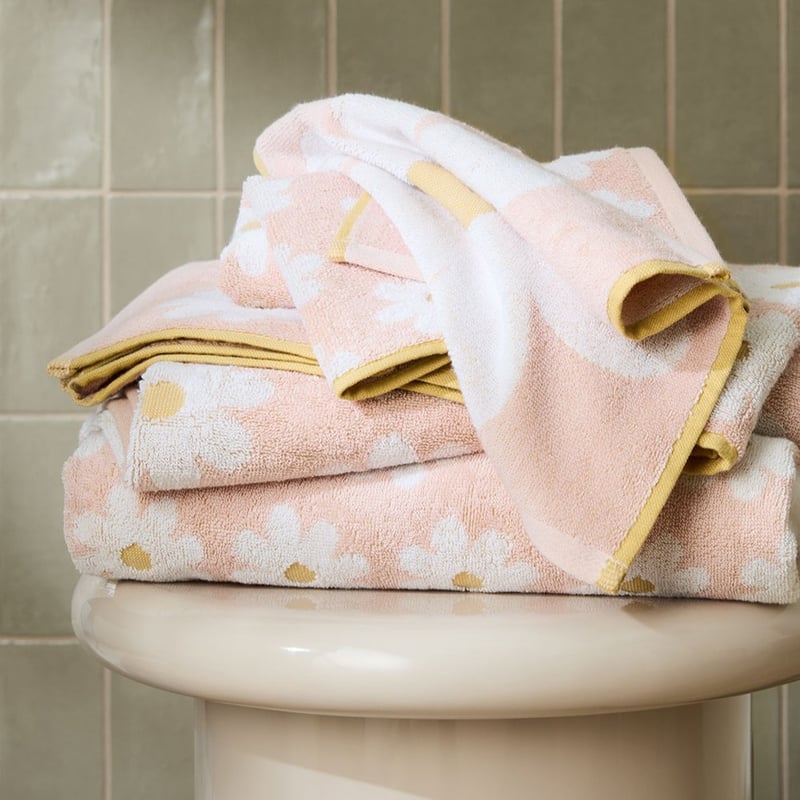 Daisy Floral Pink Towel Range 